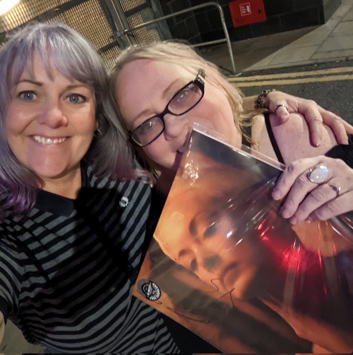 MrsPearsonMPA's tweet photo. @mileshuntTWS Thanks Miles, @thewonder_stuff &amp; @EricaNockalls for making some old fans very happy ( and feel like we were 19 again!!) You were superb as always!! https://t.co/xOEB9dcbiM