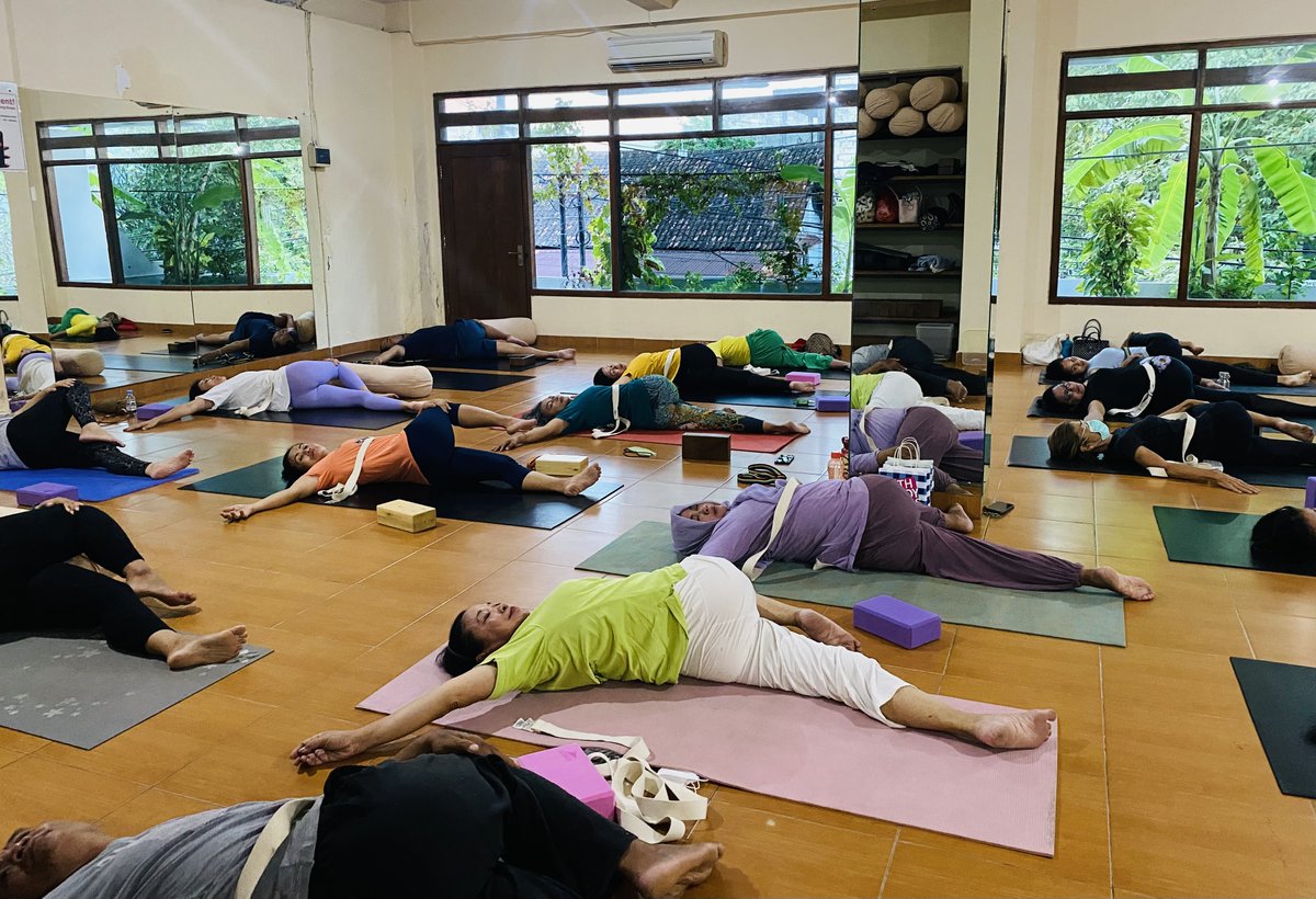 Yoga workshop for Lower Back Pain conducted by Shri Naveen Meghwal, Director of SVCC Bali at Gatot Kaca Studio on 14 June 2022.

#yoga #backpainrelief #IDY2022 #yogaforbackpain #meditation