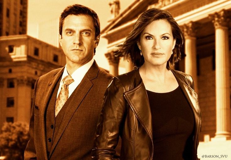 Livdom_kingdom's tweet photo. They really have been in love with each other for 9 years 🥹🤍  #raulriska #raulesparza #oliviabenson #raphaelbarba #love #kisses #bf #gf #MariskaHargitay 
#barson @RaulEEsparza @Mariska https://t.co/SsqYBsQV5p