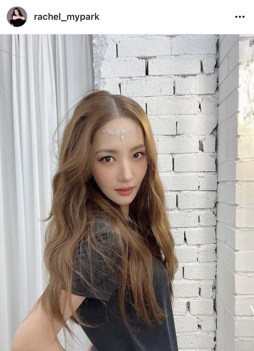 อ๊อย~ สวย😘💓💓

22.06.16 @ rachel_mypark IG update 

[ 지구를 지켜야할것같은데 이럼 ]

💜#ParkMinYoung #박민영👑 #朴敏英 💜