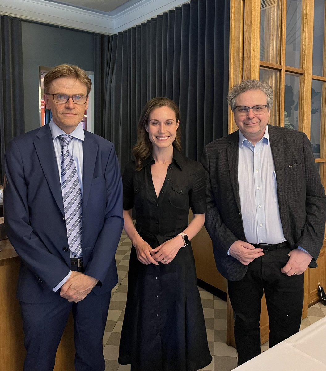 SDP:n historiakirjoituksen tiimoilta käytiin kiinnostava keskustelu. Nykytilanne saa syvyyttä 50- ja 60-l työstä ja päätöksistä. Kiitämme <a href="/MarinSanna/">Sanna Marin</a> kanssa historiaprojektin vetojuhtia <a href="/LiikanenErkki/">Erkki Liikanen</a> ja Jukka Hako ja asiantuntija-alustajiamme <a href="/MajanderMikko/">MikkoMajander</a> ja <a href="/MattiHannikaine/">Matti Hannikainen</a>