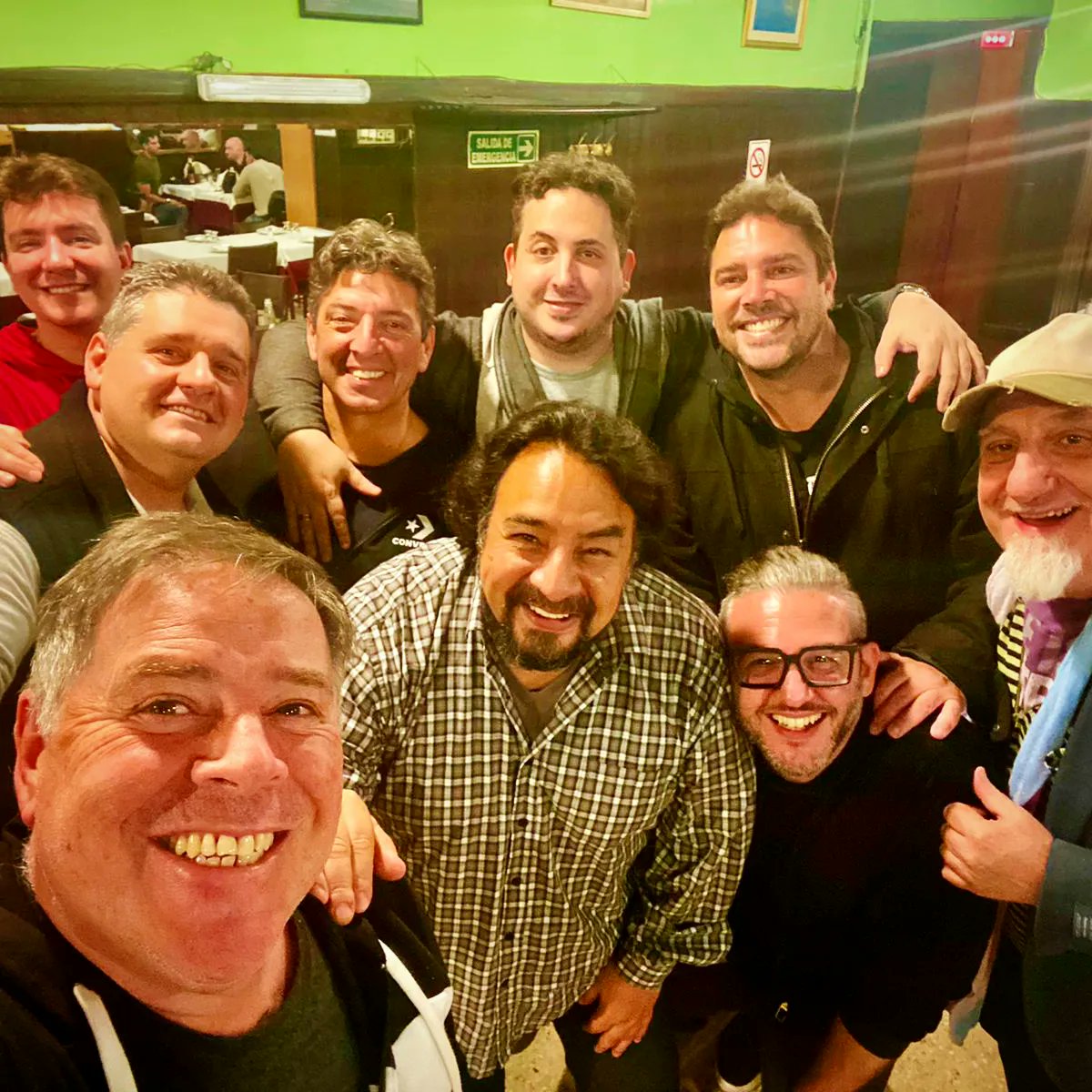 Chris_Alonso's tweet photo. Cena de comedy friends asociation of the conurban league. En #albamonte . https://t.co/iOJNZWLG6l
