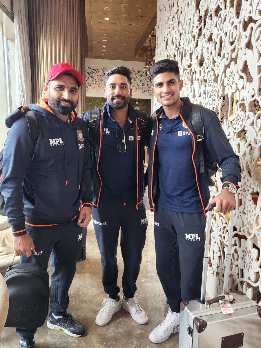 BCCI's tweet photo. England bound ✈️

📸 📸: Snapshots as #TeamIndia takes off for England. 👍 👍 https://t.co/Emgehz2hzm