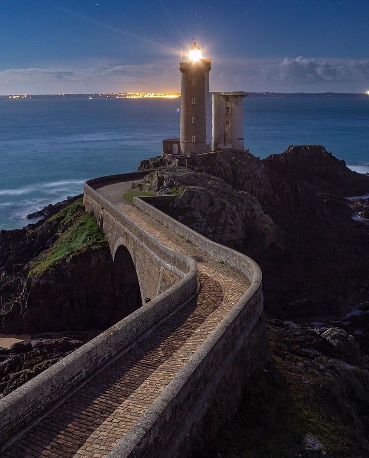 BreizhWeCan's tweet photo. Twello en [PHOTO] 💙 #MagnifiqueBretagne #phareDuMinou 

© @Ronansenan https://t.co/2rs65rkBVC