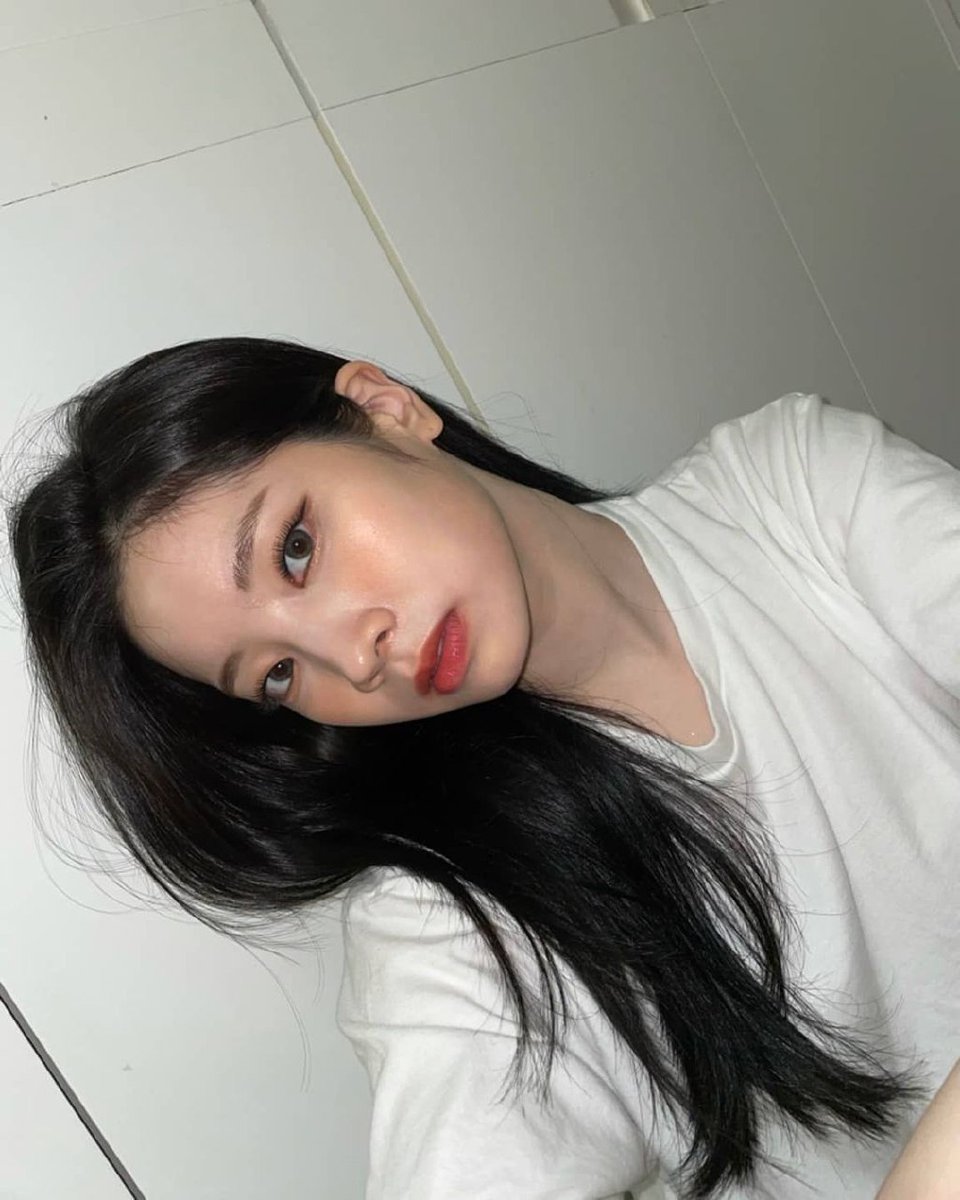 legendarydubu's tweet photo. remember when dahyun posted this and the timeline went wild 🥹 https://t.co/7nHciF0kzv