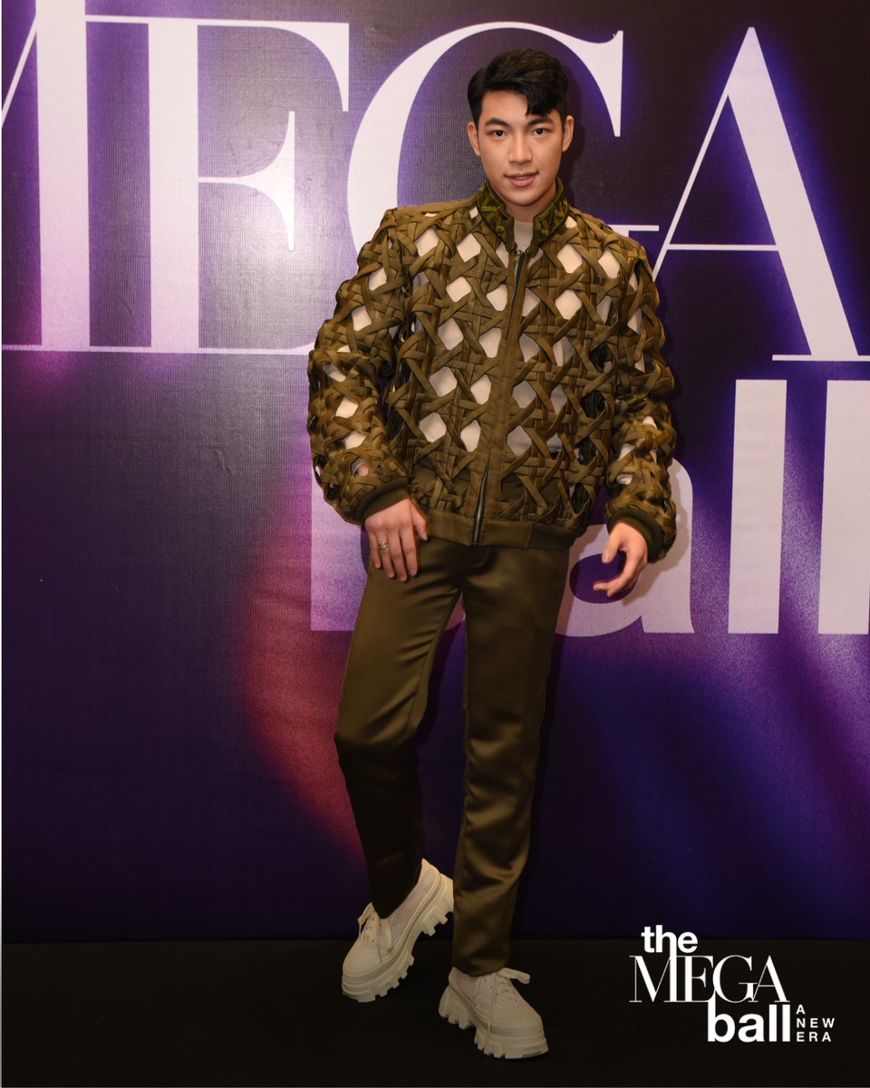 mega_magazine's tweet photo. Serving us another best-dressed moment at #TheMEGABall is @Espanto2001 in this ultra-chic look! 👑

#TheMEGABallDarren #TheMEGABall https://t.co/N0M66pV2bt