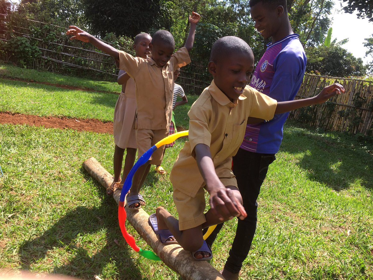 Yesterday during our Playful Foundational Learning, children practiced with #Balance #Direction #SpatialAwareness #EyeCoordination #Focus #Concentration. All are Foundational Skills required before a child can learn to read.
@KinaRwanda @VVOBrwanda @SCIRwanda @unicefrw @VSO_TMR