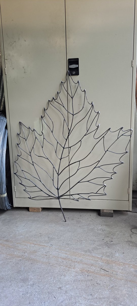 Maple leaf veination sculpture (small)
2022
#Welded steel rod 3mm-8mm

When i am not crafting #NFTs on @VoiceHQ  this is what i am doing.

I am a #steelsculptor 

#Sculptor #nftartist #VoiceNFT #Metaverse #Metalartist #voicecommunity #NFTCommunity #artgallery