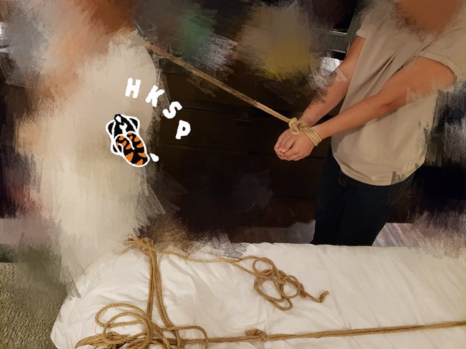 呢個場景，似曾相識🤣🤣🤣  #hksp #hksecretparty #shibari #繩縛學堂 #練習日常 https://t.co/FFZtn1tXoI<a href="/tag/hksp"class="tags">#hksp</a><a href="/tag/hksecretparty"class="tags">#hksecretparty</a><a href="/tag/shibari"class="tags">#shibari</a><a href="/tag/%E7%B9%A9%E7%B8%9B%E5%AD%B8%E5%A0%82"class="tags">#繩縛學堂</a><a href="/tag/%E7%B7%B4%E7%BF%92%E6%97%A5%E5%B8%B8"class="tags"><span>#練習日常</span></a>