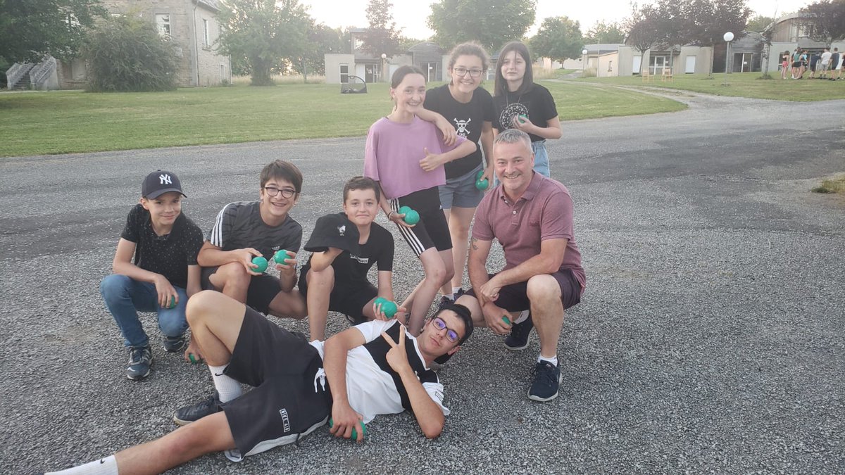 PoleChartreuse's tweet image. Nos élèves de 4ème du Collège La Chartreuse sont en Corrèze depuis lundi pour un séjour linguistique en Anglais ! Au programme, activités ludiques et sportives... in English ! pole-lachartreuse.fr/actualite/sejo…