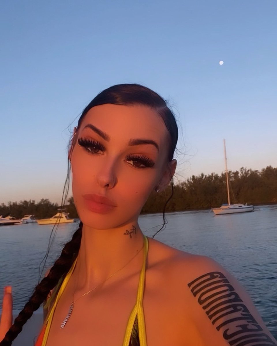 M9RIYA's tweet photo. pics I never posted๐ #miamiedition https://t.co/5r7RBcsD1P