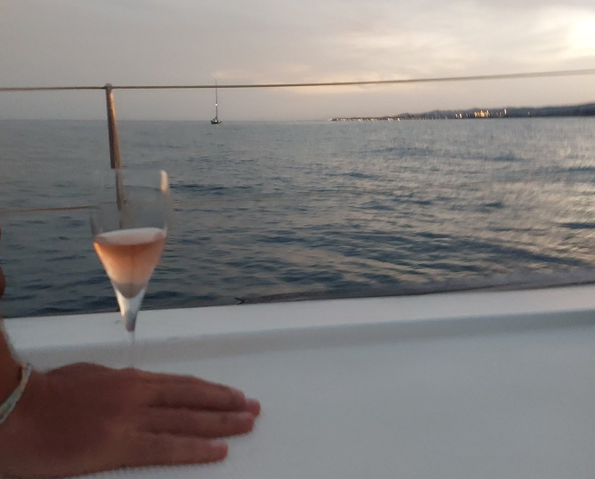 calferu's tweet photo. Ahir vam començar la temporada de tastos de cava a l'eno•veler al #portdevilanova #cava #enocultura https://t.co/L7ncJKB1AH