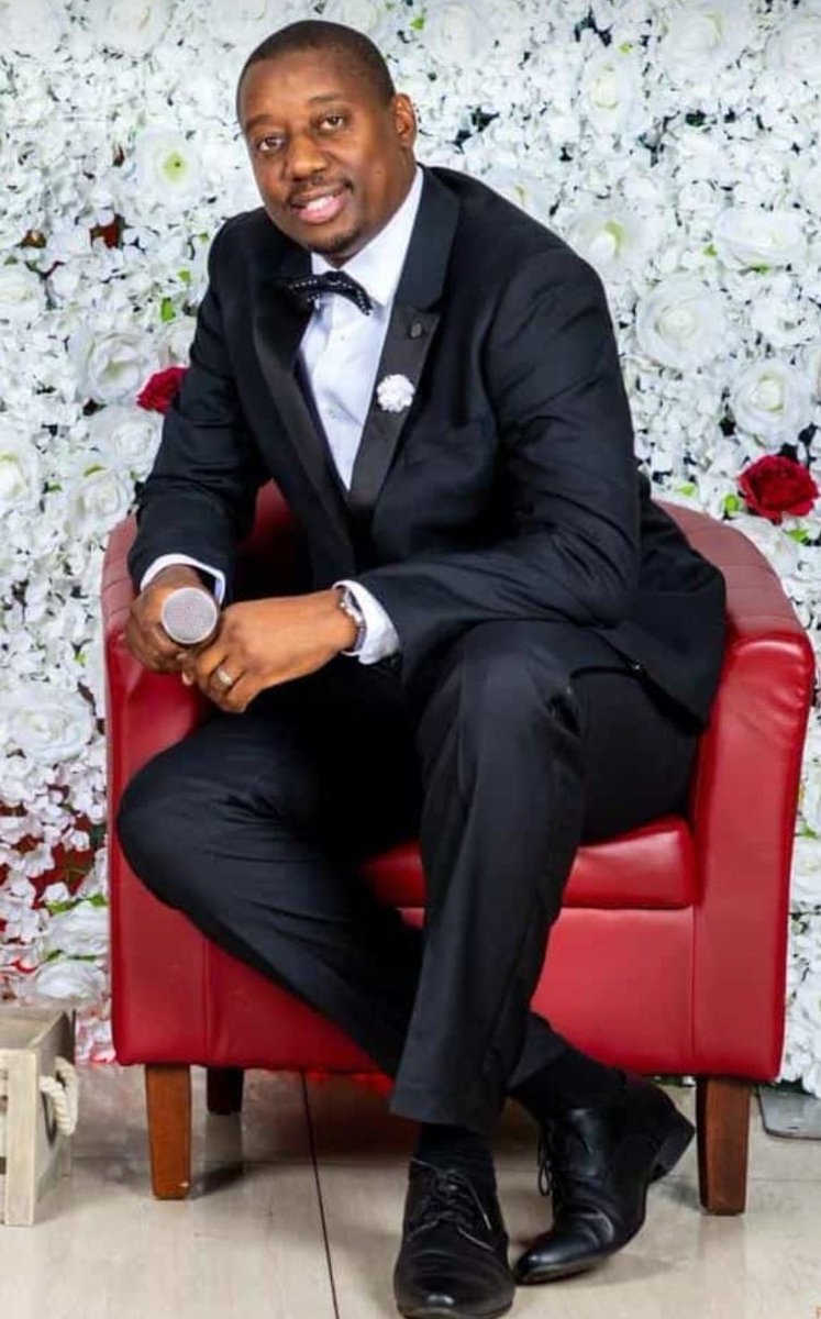 PCSoko's tweet photo. I often got into trouble in school for being playful and a little talkative. I get paid to do the same now. Perhaps schools should seriously reconsider their curriculum and nurture natural talent. Rugare kwamuri!
#SoxxOfficial #Tim2Soxx #MasterOfCeremonies #MC #EventHost https://t.co/oOSag0Dn8x