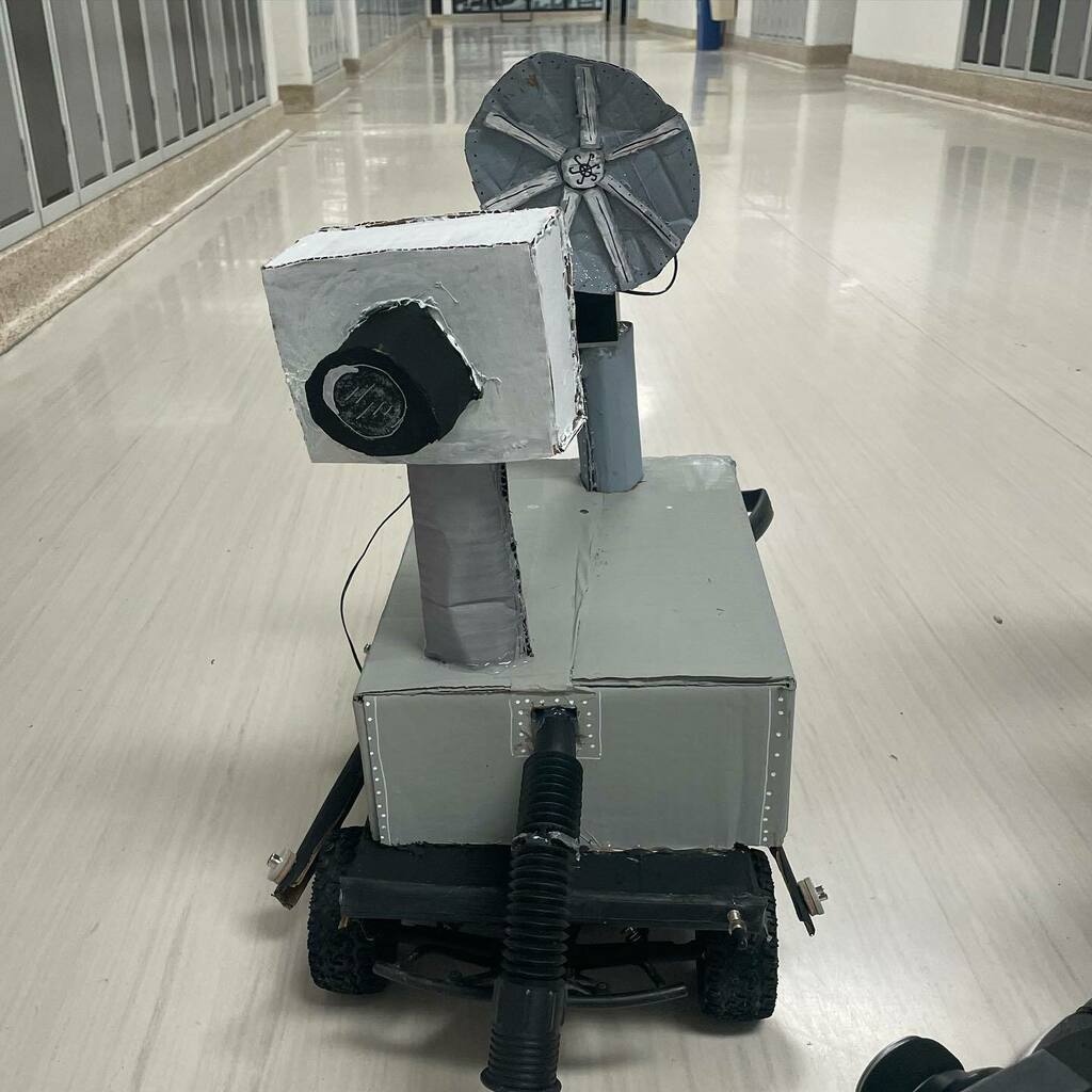 VimyAcademy's tweet photo. Grade 9 #vimyscience turned in some amazing Space Projects today! #vimyproud #proudteachers #epsb #curiosityrover #nasa #kd https://t.co/cvMLx0TCnV