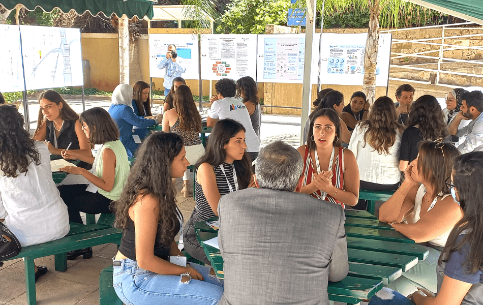 A great networking event at #FHS!
Graduates with BA in Health Communication engaged the guests in an activity of small groups, sharing information to assess how they can potentially support their activities through internships, consultancies or employment.
bit.ly/3zK8fsv