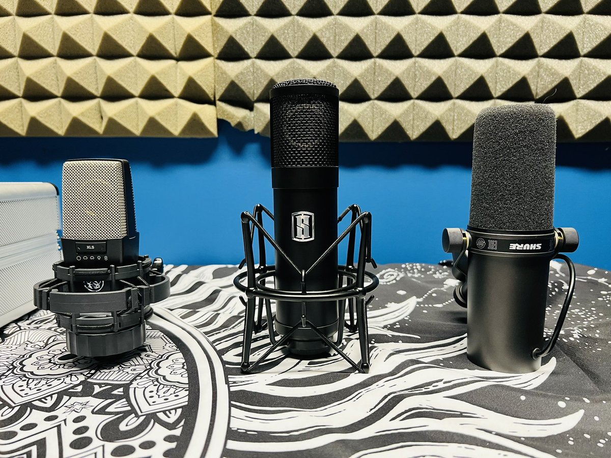 JeremyLooby's tweet photo. Guess which mic I’m setting up for this session. AKG C414 CLS, Slate Digital M1, or the Sure SM7B… like and comment, follow 4 follow. @AKGaudio @SlateDigital #suremic #microphone #studio #producer #newmusic #Creative #musicproducer #FolloForFolloBack https://t.co/ovENHhR40S