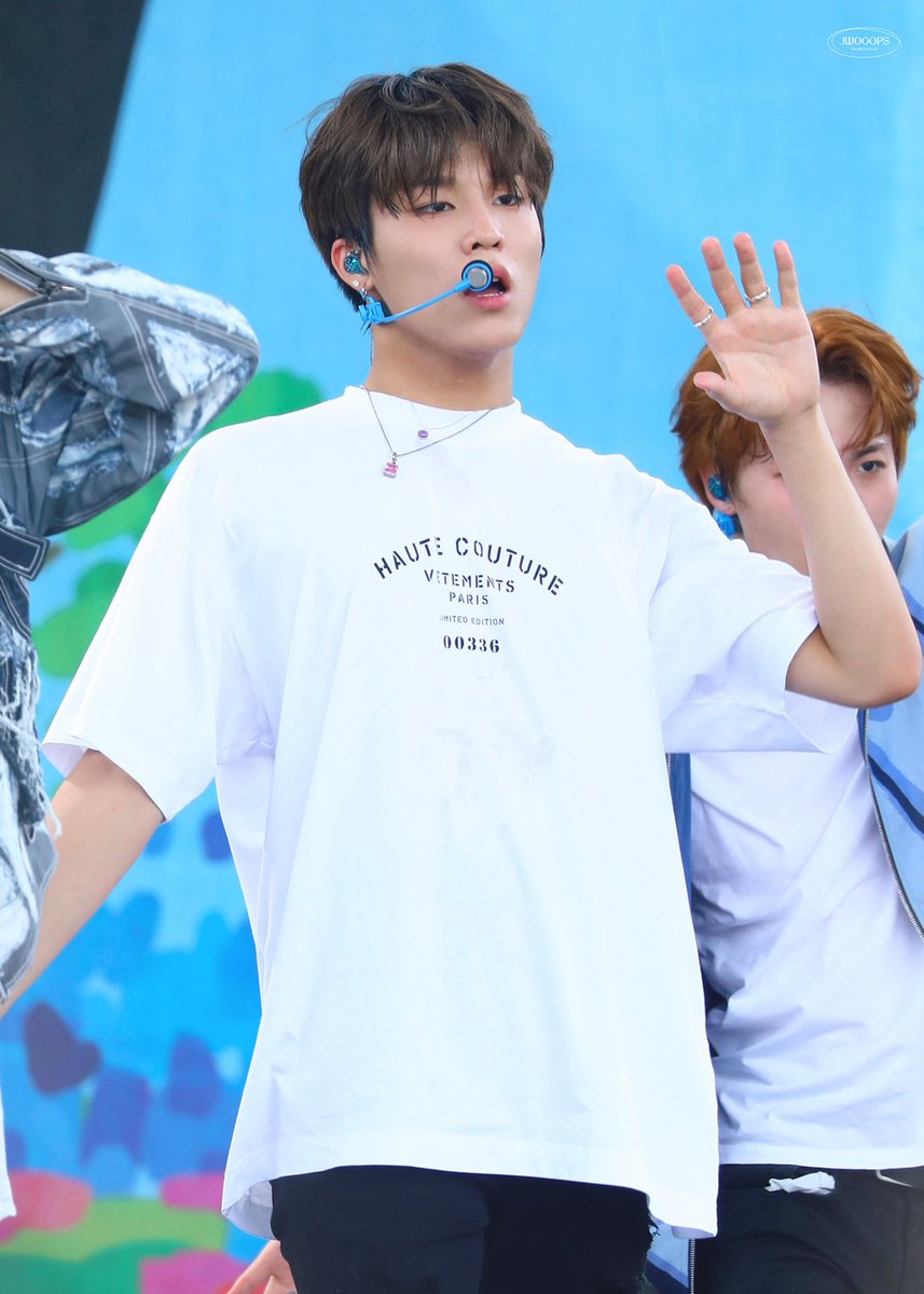 jw_ooops's tweet photo. 220612 청춘페스티벌

음…🐺

#TREASURE
#트레저                      
#박정우
#PARKJEONGWOO https://t.co/5q93iKqpt0