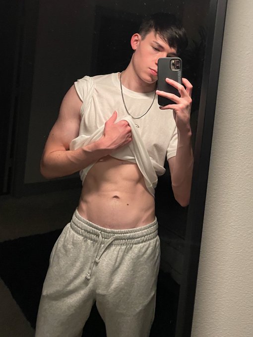 still up? https://t.co/IKJkCjeFSJ<a href="/tag/shampoochallenge"class="tags"><span>#shampoochallenge</span></a>