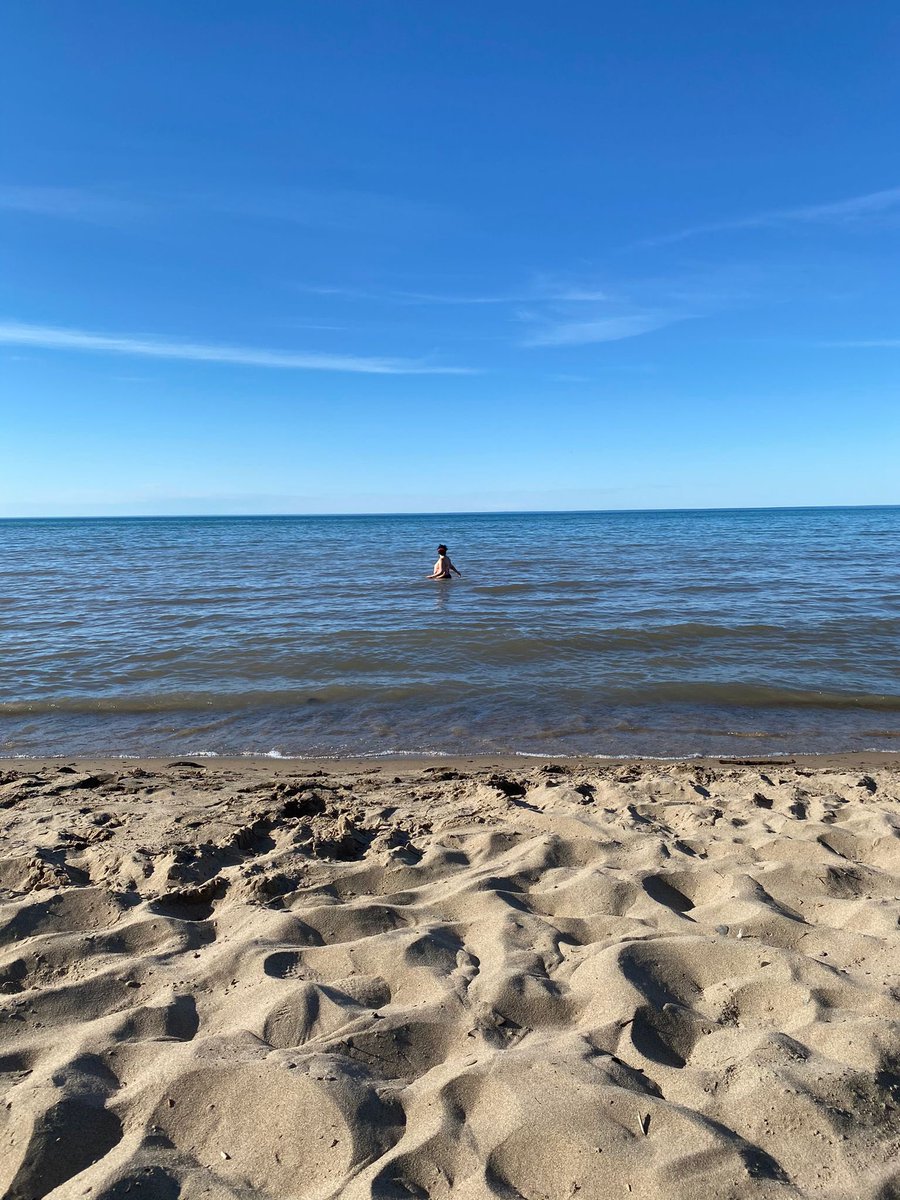 thisteacupp's tweet photo. PoV: you live where the mountains and the beach are 😌 https://t.co/HeTWY942zQ