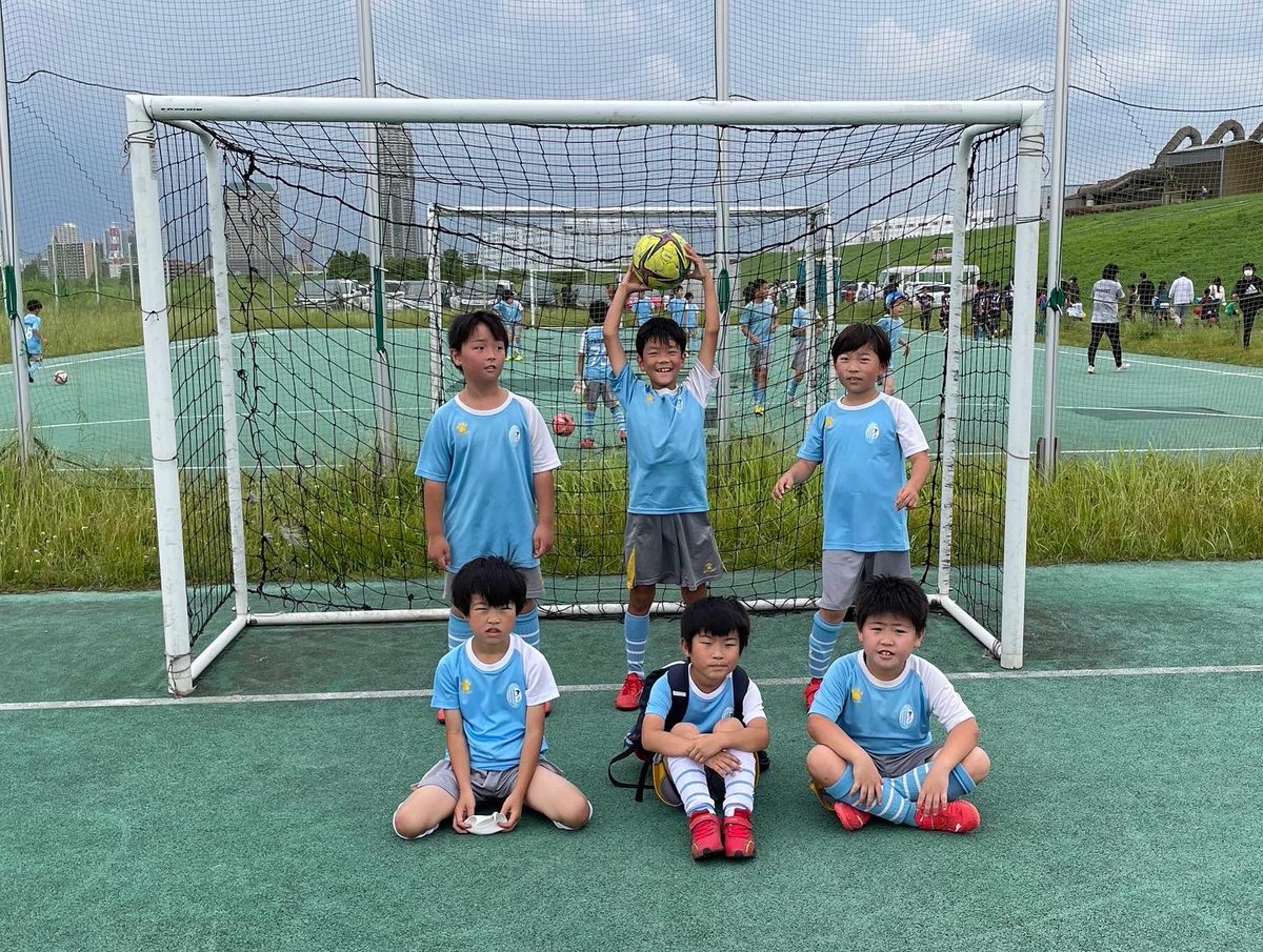 sprojct_fc's tweet photo. 土曜日はU9リーグ戦でした‼️️
新しく選手クラスに2人が加わり、ちょっと先輩の4人が
上手く引っ張ってくれてました👍
低学年クラス、盛り上がってますよー😆
#sprojectfc
#少年サッカー
#サッカー
#サッカースクール
#サッカークラブ
#u9
#川口市
#エスプロ
#送迎 https://t.co/4xujgsIVFb