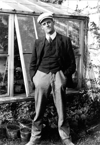 #Bloomsday celebrates the life and work of James Joyce, one the world’s literary giants.

Why Bloomsday? The day is named after Leopold Bloom, the protagonist of Joyce’s iconic novel Ulysses.

Why June 16th? This is the date Ulysses is set, in 1904.
#Bloomsday2022 #Ulysses100
