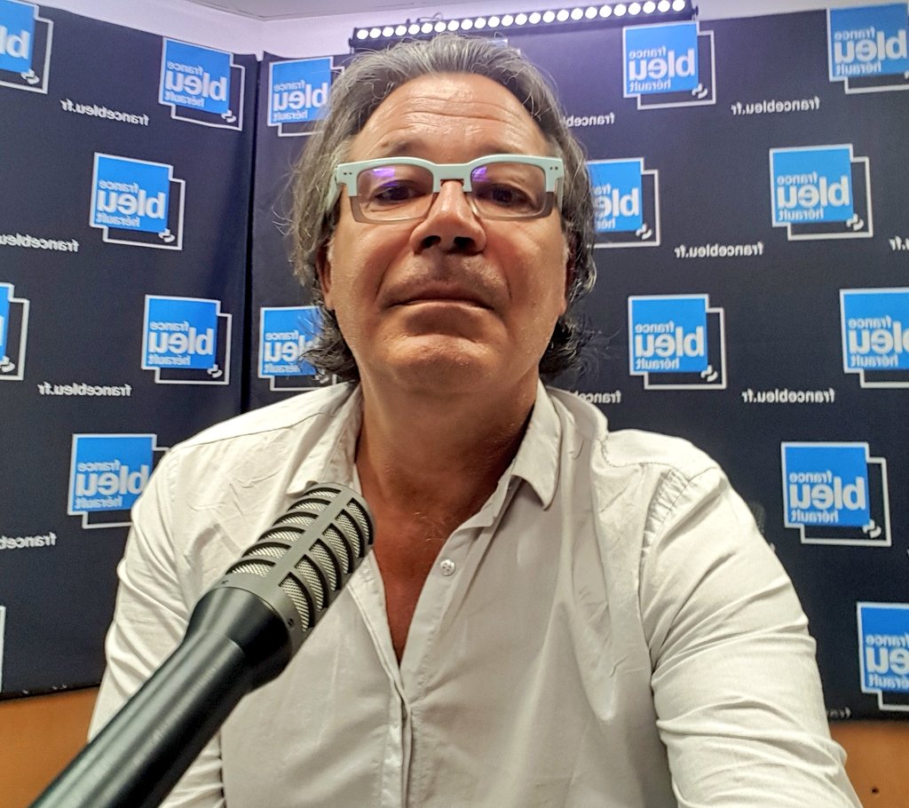 Richard_Loyen's tweet photo. Ravi d'avoir fait de la pédagogie sur la chaleur solaire ce matin sur @bleuherault. Solution performante et économique pour produire son eau chaude, voir son chauffage (maison et piscine). L'occasion de mettre en avant les installateurs #Qualisol de @qualitenr https://t.co/6SIubYrbRL