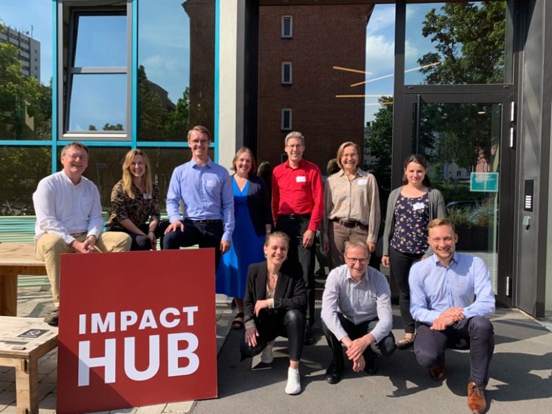 Klimaschutz weiter denken - unsere Kollegin Carolin ist Teil des Projekts KliMaWirtschaft des #bvmw. Im Austausch mit anderen Unternehmen entwickelt sie dort unsere Klimastrategie weiter, diskutiert über Herausforderungen und geeignete Maßnahmen.
#netzero #teamearth #impacthub