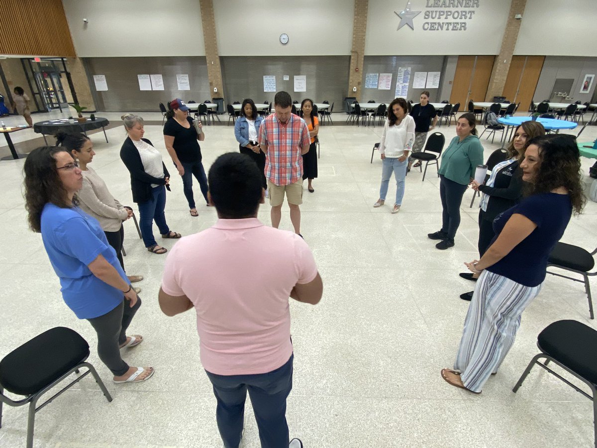 OWLanguage's tweet photo. Did we mention that most of all its fun?! And to top it all off…Happy Hour! It doesnt get any better than this! #owllove #play #build #trust #spark #joy #TXBC22 #goodtimes #summerpd #proficiency #engagement https://t.co/4R1PRZVxbU
