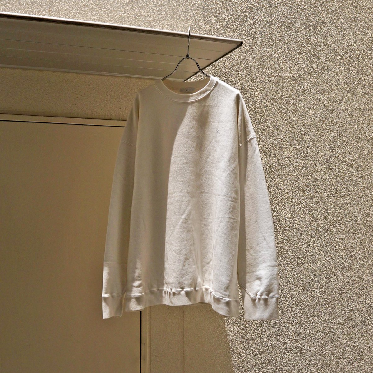 w_and_m's tweet photo. 『ATON』

AW22 1st Drop!

GARMENT DYE URAKE OVERSIZED SWEAT SHIRT 
https://t.co/zQcw77KlOe

#atontokyo https://t.co/tOoW3fKUDq
