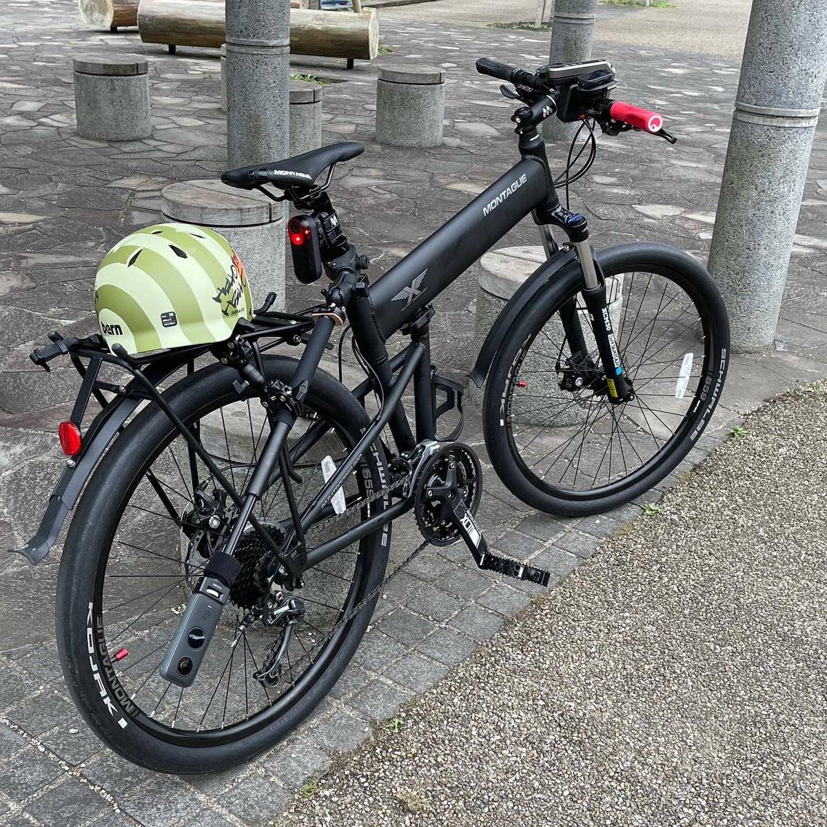 MoverFan's tweet photo. #montaguebikes
#montagueparatrooper
#paratrooperpro
#paratrooperbike
#insta360onex2
#VariaRCT715
#garmin
#RCT715 https://t.co/zsXvv3YURO