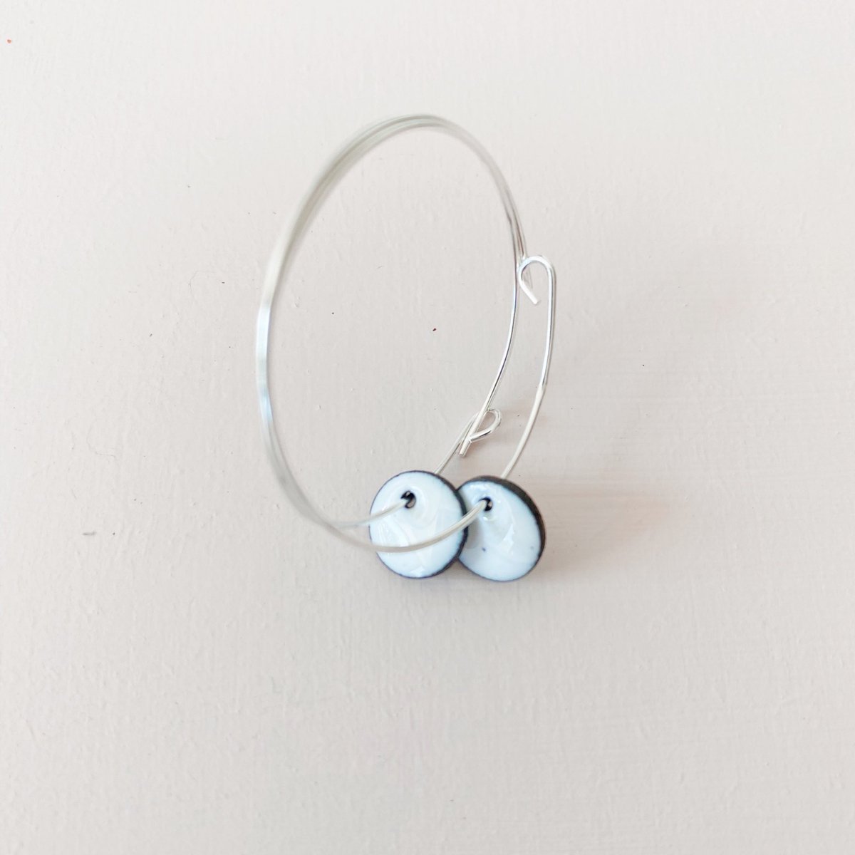 MaisyPlum2's tweet photo. And last but not least - white for a really cool look π #EarlyBiz #etsy #sbs #MHHSBD #shopsnall https://t.co/sxtFPYzaxt