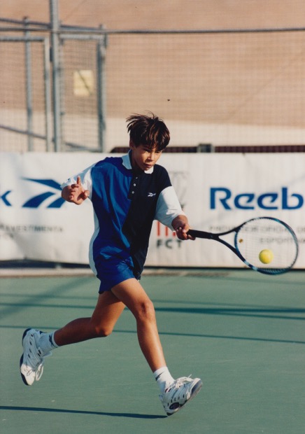 1998: El jugador del <a href="/rctb1899/">RCT Barcelona-1899</a> Rafael Nadal <a href="/RafaelNadal/">Rafa Nadal</a> compitiendo en el Masters sub-13 del circuito Reebok organizado por la <a href="/FCatTennis/">Tennis Català</a>