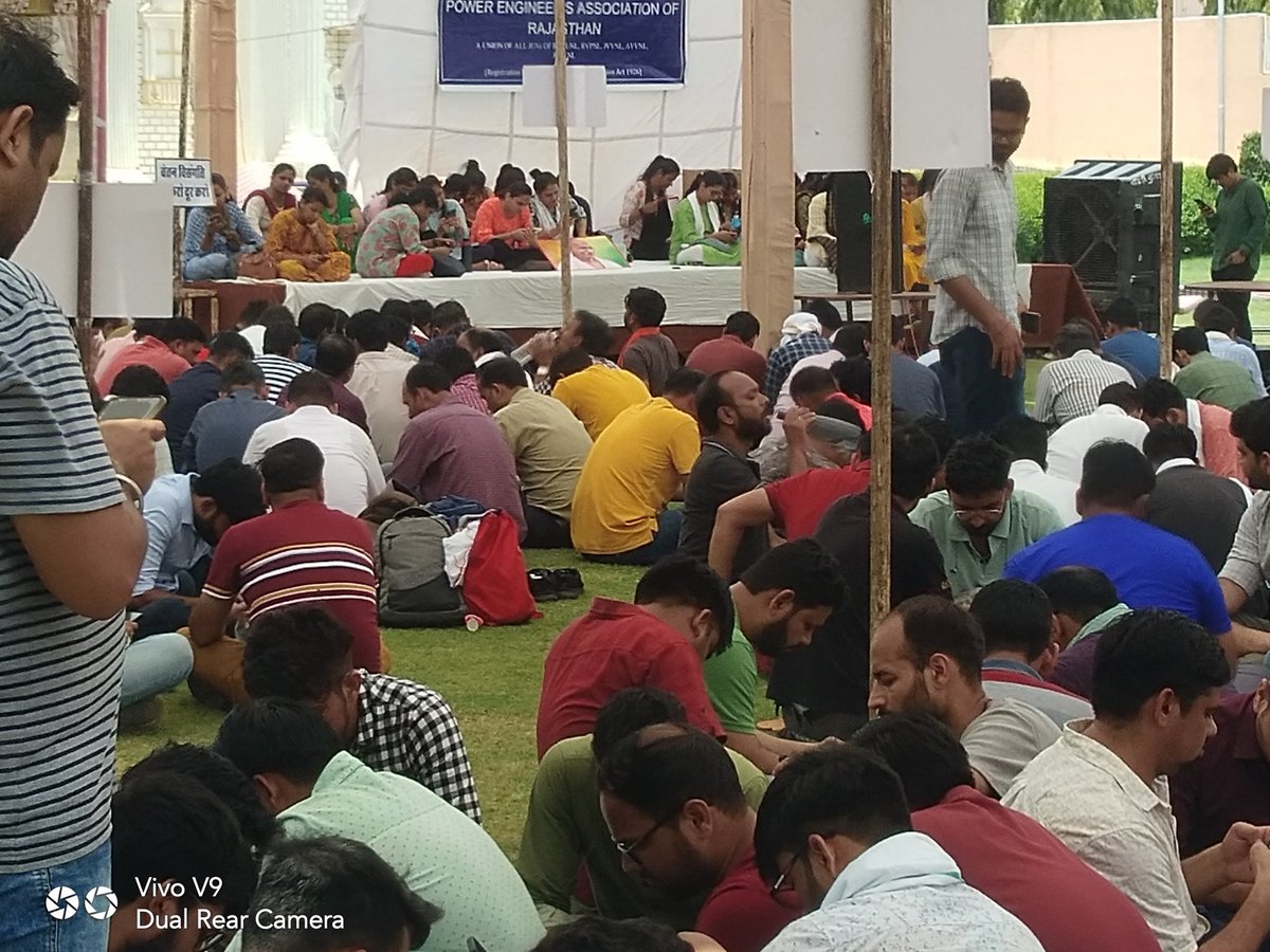 अभी नही तो कभी नही।

कनिष्ठ अभियंता करे पुकार।
वेतन विसंगती दूर करे सरकार।।
#GP4800
#ACP5400
<a href="/ashokgehlot51/">Ashok Gehlot</a> 
<a href="/RajCMO/">CMO Rajasthan</a>