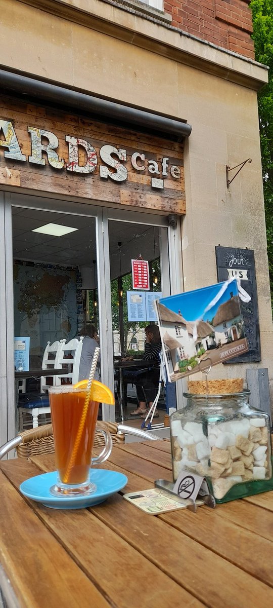 PostcardsCafe's tweet image. Sun is shining brightly on The Strand and on our lovely replanted #ExmouthinBloom flowers, and we've got coffee and tea both hot and iced ready for you to enjoy...possibly alongside a slice of Hummingbird Cake or a £5 cheese toastie lunch for Toastie Thursday