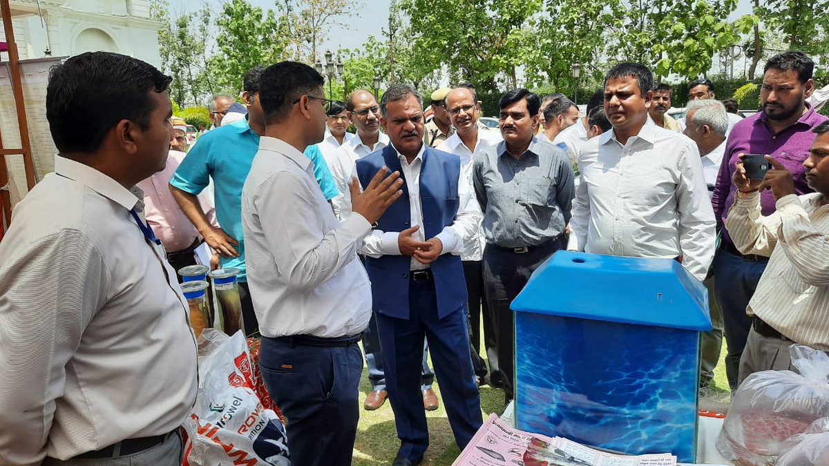 मंडलीय खरीफ उत्पादकता गोष्ठी 2022 में मत्स्य विभाग अलीगढ़ की स्टॉल का कृषि उत्पादन आयुक्त महोदय एवं मंडला आयुक्त महोदय अलीगढ़ ,आगरा एवं जिलाधिकारी महोदय अलीगढ़, आगरा एवं मुख्य विकास अधिकारी महोदय अलीगढ़ द्वारा निरीक्षण किया गया 🐟