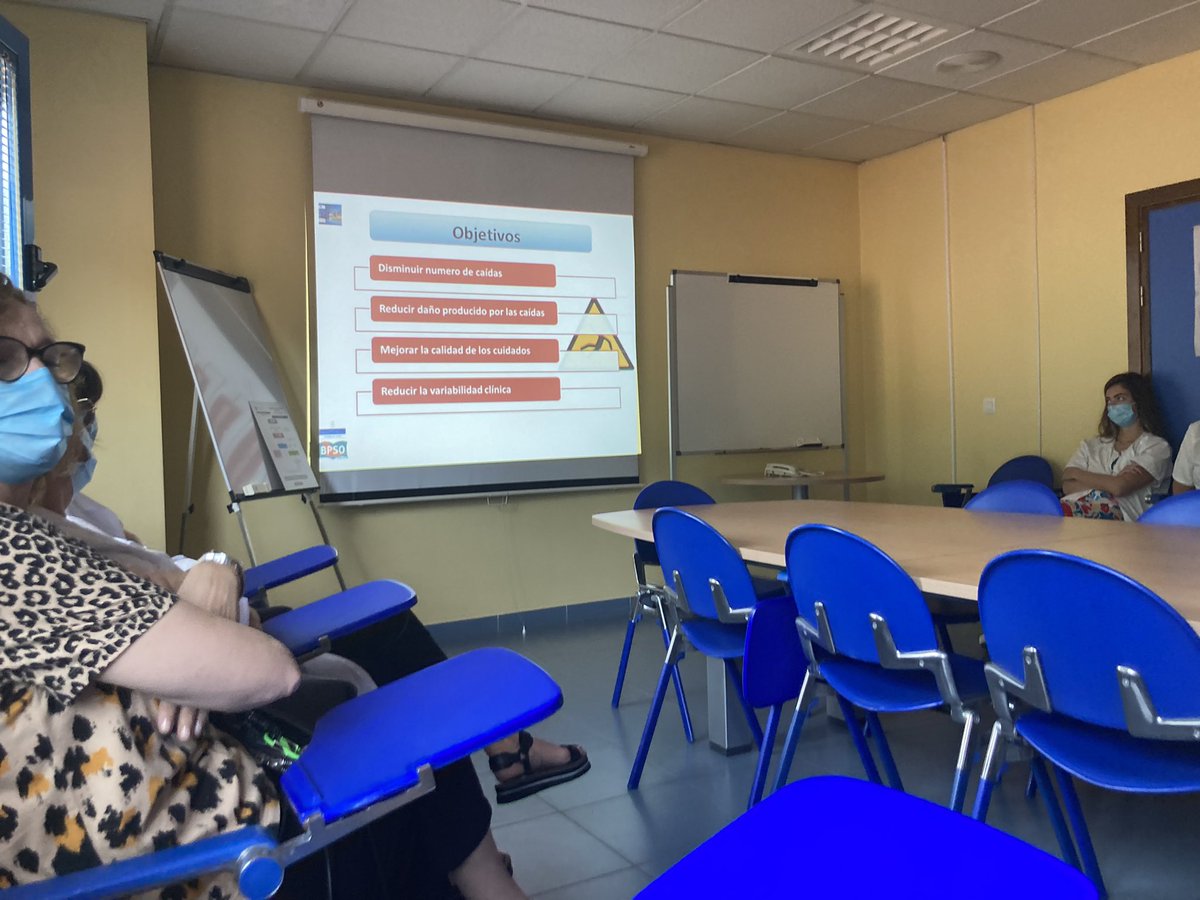 memiguer's tweet photo. @ma_maestre y Paula Granda dando a conocer el Proyecto BPSO y la Guía de Prevención de Caídas en #AtenciónPrimaria. Hoy sesión en CS de Laviana. @PepaNurse https://t.co/BWonV7KSEw