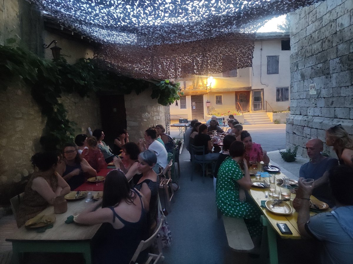 Hier soir accueil des auteurs, Illustrateurs et éditeur pour le salon littéraire et culturel #parmontsetparmots  à Sarrant 🤩