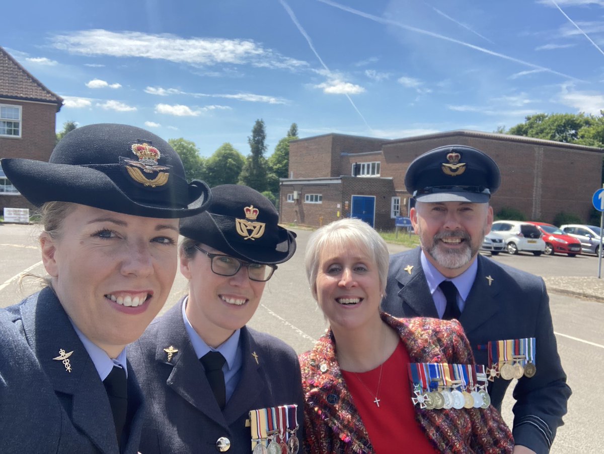 Wonderful PMRAFNS thanksgiving service @RAFBenson with @mikep200166 @SJF1972 & @PmrafnsA followed by a great social! Sharing dits and catching up with PMRAFNS colleagues in the ☀️😎