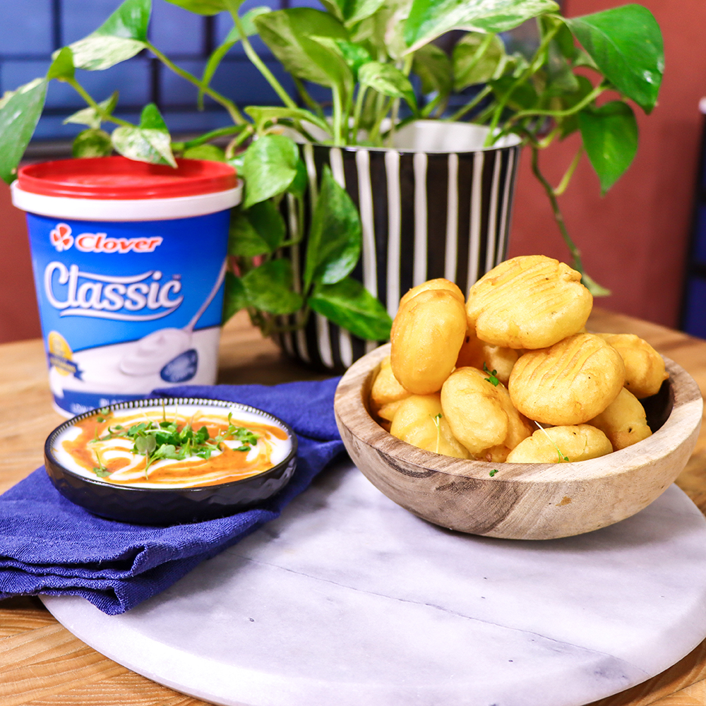 This one is for the youth on the move! Use those leftover potatoes and turn them into the crispiest potato bites with a creamy <a href="/Clover_classic/">Clover Classic</a> peri-peri dipping sauce 😋 bit.ly/3xThwxb #ExpressoShow