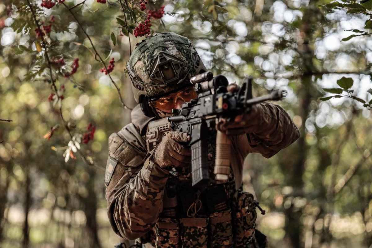 Ben jij of ken jij iemand die wel een dag Pantserinfanterist wil zijn?
Meld je aan voor de
ＥＸＰＥＲＩＥＮＣＥ ＤＡＧ ＬＡＮＤＭＡＣＨＴ： 
ＰＡＮＴＳＥＲＩＮＦＡＮＴＥＲＩＥ
Woensdag 29 juni 2022 – 8:30-18:45u - Oirschot
werkenbijdefensie.nl/ontmoet-defens…