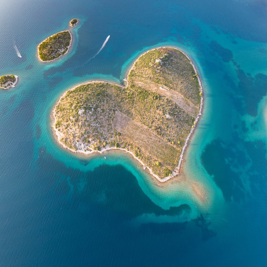 It seems that ITV Love Islands' new efforts for sustainability are working to bring in a bigger audience. 

After hitting their highest viewer ratings (3 million!) and online praise, could this be the beginning of the end for fast fashion featuring on our screens?

#SixteenBy