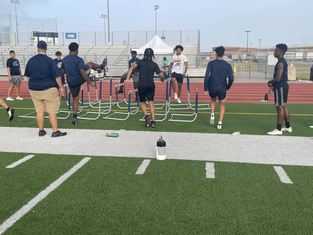 Coach_Herbst's tweet photo. Day 8
⚽️🎾🏀🏐🏈⚾️🥎🤼♀️🏊♂️🤽♀️
#CampsatRanch22
#SpreadtheBlue
#AEF https://t.co/IqvQLzmsAB