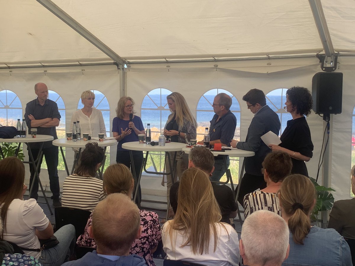 “Det gør vi jo allerede ift. motion” svarede <a href="/Morten_Moelholm/">Morten Mølholm</a> når spørgsmålet er, om forebyggelse kan overlades til civilsamfundet. “Bevæg dig for livet” og “Get2Sport” er virkningsfulde indsatser. Så hvor er det offentlige ift. fysisk aktivitet? #fmdk #FMDK22