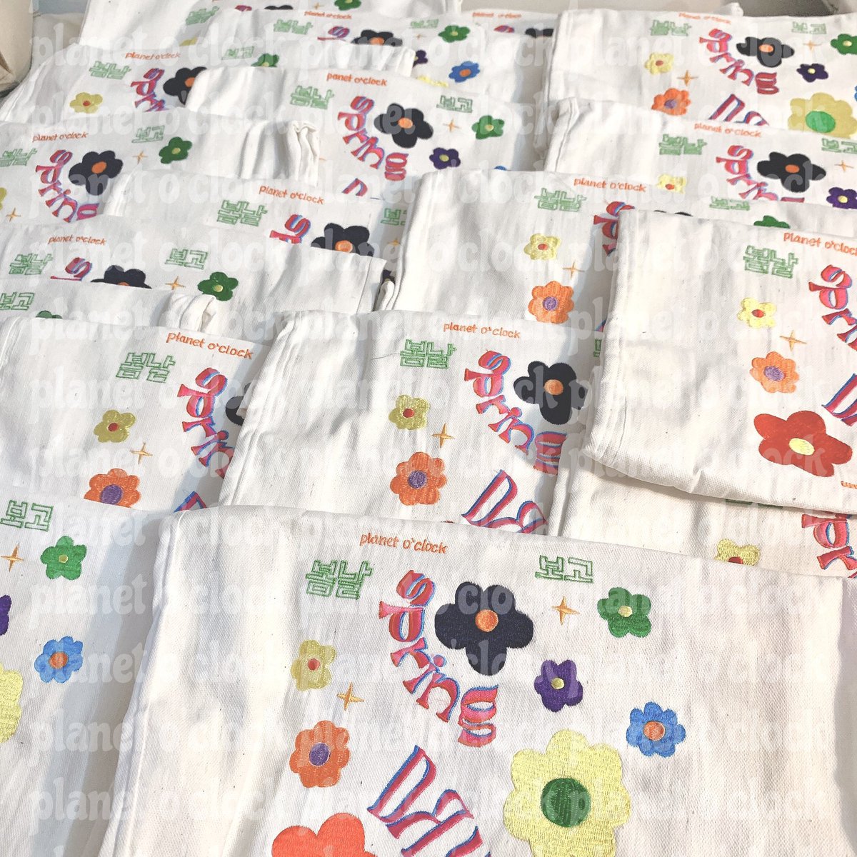 PlanetOclock's tweet image. 𓂋 BTS SPRING DAY TOTE BAGS 𓂋

• embroidered
• sturdy &amp;amp; fits a4 binder!
• perfect for ftf classes 💜
• P400 ea!

dop: 50% dp within 3 days of ordering, 50% balance before or on June 30!

💌 linktr.ee/planetoclock

⌗wts lfb ph namjoon jin suga jhope jimin taehyung jungkook