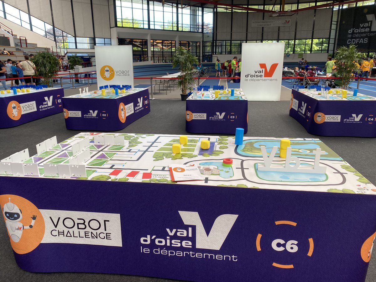 valdoise's tweet photo. 117 équipes de collégiens de 49 établissements participent aujourd’hui au #Vobotchallenge . Un projet mis en place par le #Valdoise pour promouvoir l’apprentissage du #codage et de la #robotique dans ses collèges. https://t.co/k5uqJmJ5c9