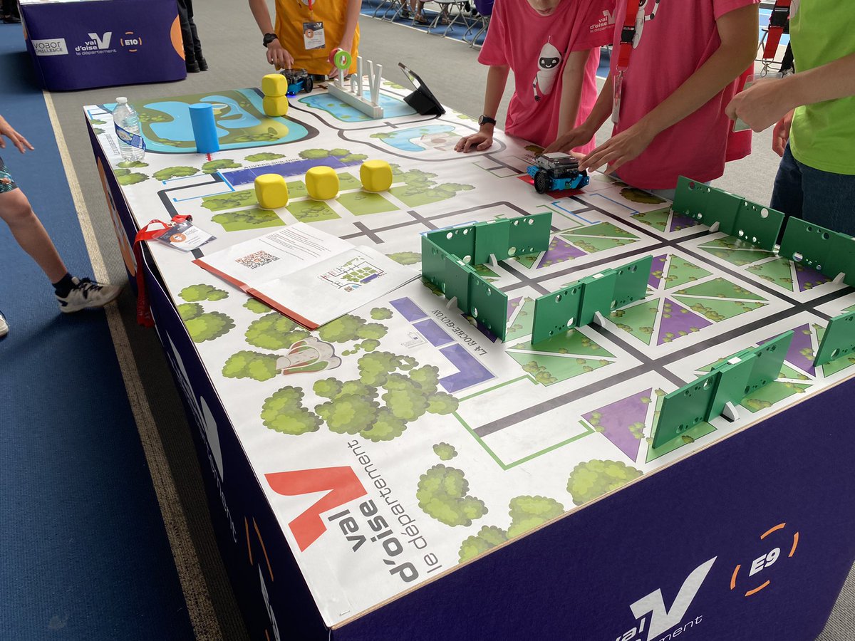 valdoise's tweet photo. 117 équipes de collégiens de 49 établissements participent aujourd’hui au #Vobotchallenge . Un projet mis en place par le #Valdoise pour promouvoir l’apprentissage du #codage et de la #robotique dans ses collèges. https://t.co/k5uqJmJ5c9
