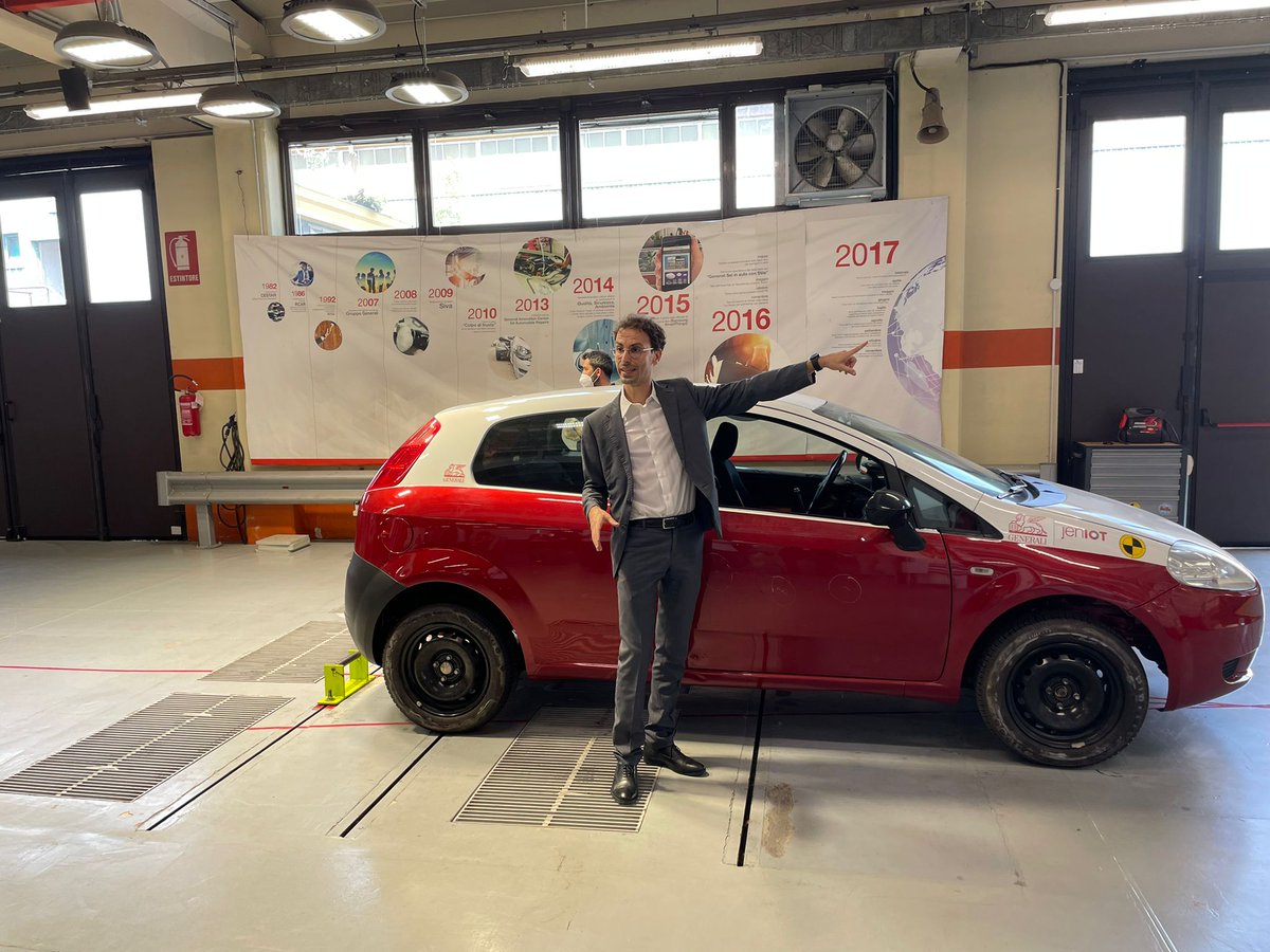 <a href="/telepass/">Telepass</a> <a href="/GeneraliItalia/">GENERALI ITALIA</a> <a href="/MarcoSesanaTw/">Marco Sesana</a> <a href="/FBardelliTW/">Francesco Bardelli</a> <a href="/MMonacelli_/">Massimo Monacelli</a> La giornata prosegue con un’interessante visita all’Innovation Center di #GeneraliJeniot a Pero: è bello vedere come le idee più innovative diventino realtà attraverso la sperimentazione, la ricerca e lo sviluppo. #GuidaNelFuturo