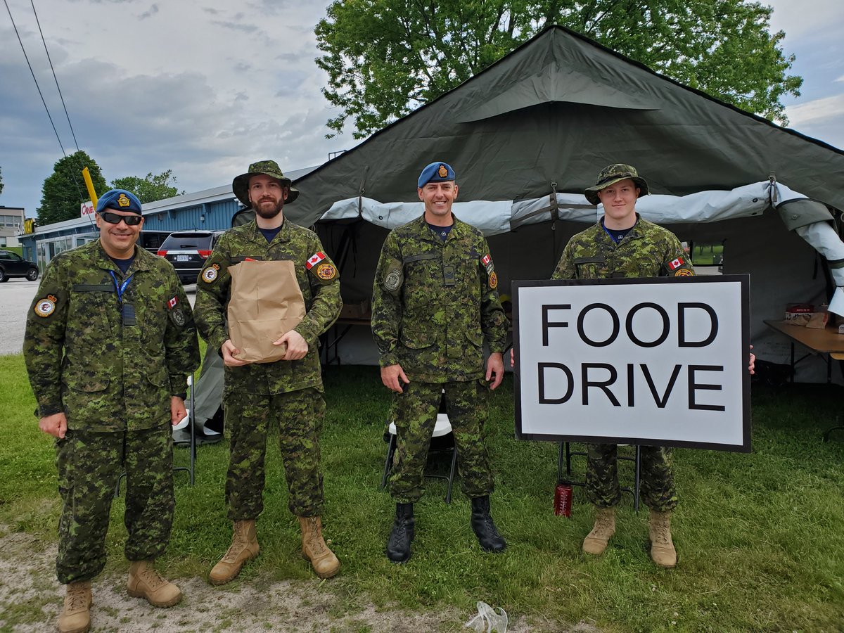 JoletteRichard's tweet photo. Members of 21 Sqn’s Wolverine Flight are conducting a food drive in support of the North Bay Food Bank. This initiative gives #22Wing Defence Team members and their families the opportunity to further support the community by providing to those who are less fortunate. https://t.co/5rF61DPuqG