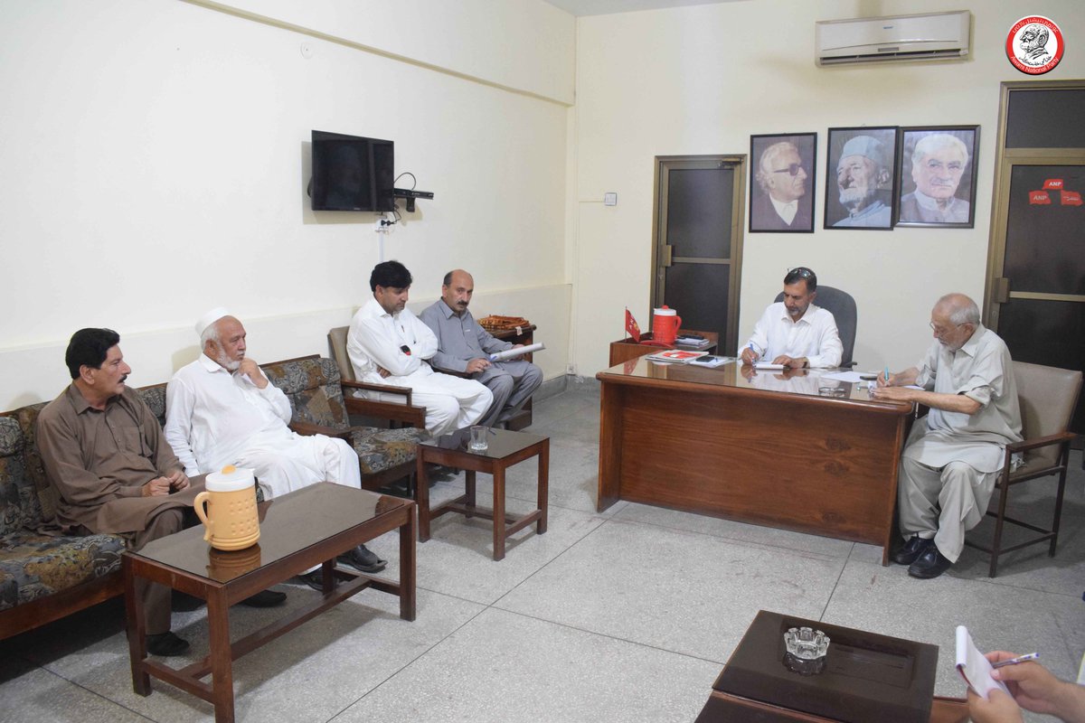 ANPOPakhtunkhwa's tweet photo. ملاقات میں کمیٹی اراکین مرکزی نائب صدر ارم فاطمہ، تحصیل رزڑ چیئرمین غلام حقانی، سابق ایم این اے پرویز خان ایڈوکیٹ، مولانا خانزیب اور ملک رحمان بنگش بھی شریک تھے۔
#ANP | #ANPUpperDir https://t.co/VyzlT7ii3U