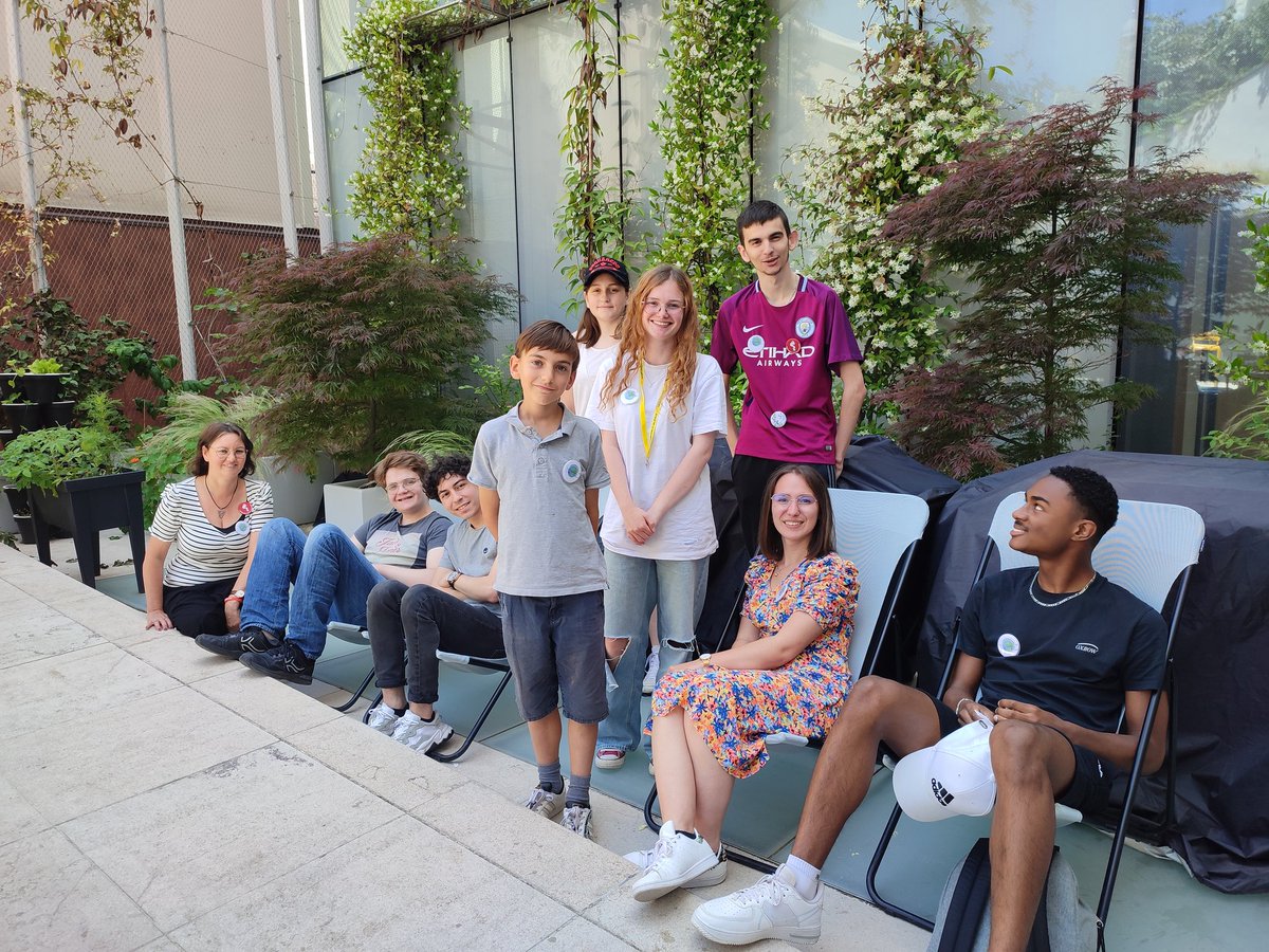 VJarrousse's tweet photo. Petite pause au frais pour les #TSTL @lyceeUruguay77 @savantures entre la présentation #tinyhouse de ce matin et les activités de l'après-midi. #congressavanturiers https://t.co/BULlCvDZR2